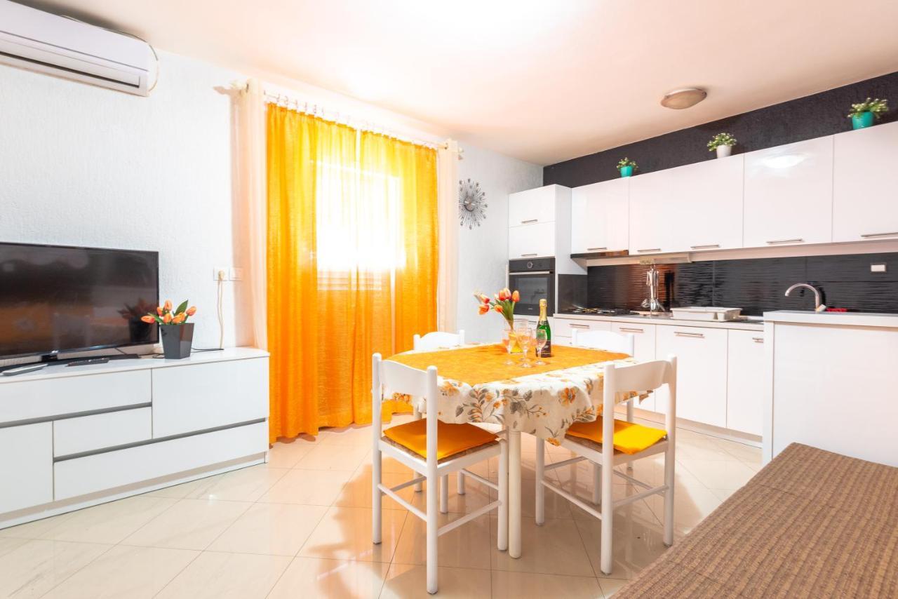 פג Apartments Jadran מראה חיצוני תמונה